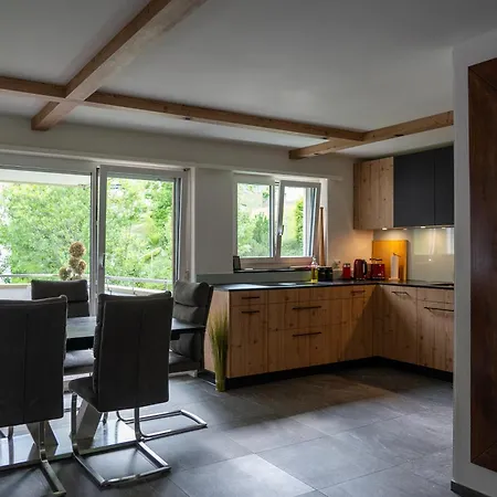 Spacious 2 Bedroom Apartment *