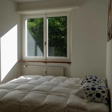 Spacious 2 Bedroom Apartment *
