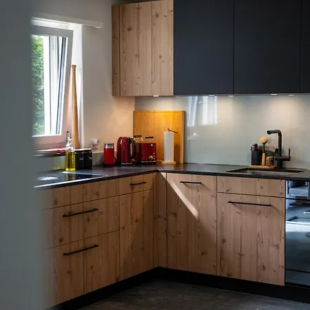 Spacious 2 Bedroom Appartement *