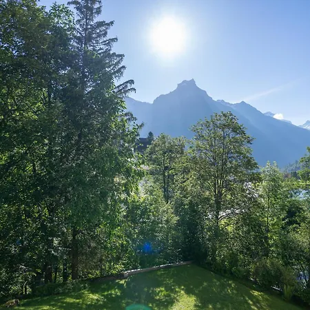 Spacious 2 Bedroom Apartamento