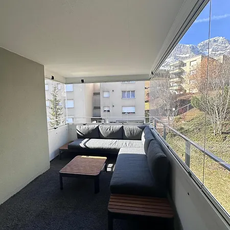 Spacious 2 Bedroom *