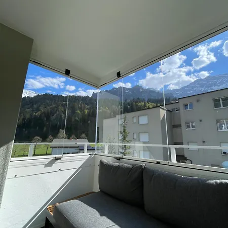 Spacious 2 Bedroom *