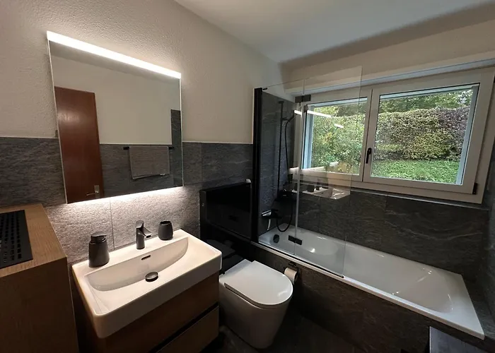 Spacious 2 Bedroom *