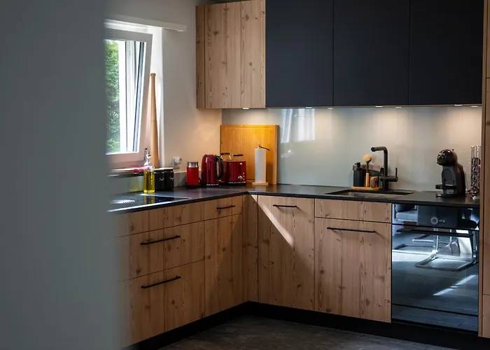 Spacious 2 Bedroom Apartment *