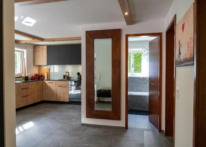 Spacious 2 Bedroom Apartment *