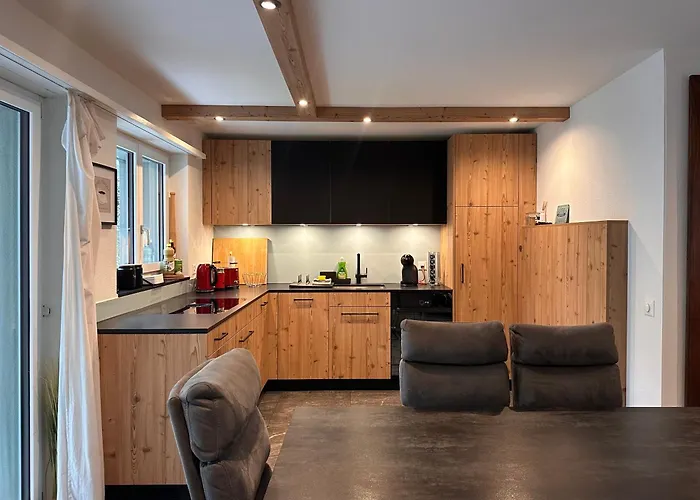 Spacious 2 Bedroom Apartment *