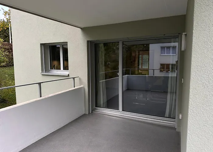 Spacious 2 Bedroom Apartment *