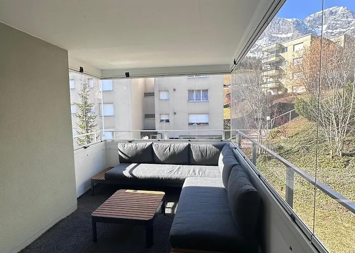 Spacious 2 Bedroom *